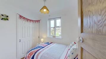 3 bedrooms, iron/ironing board, Internet, bed sheets