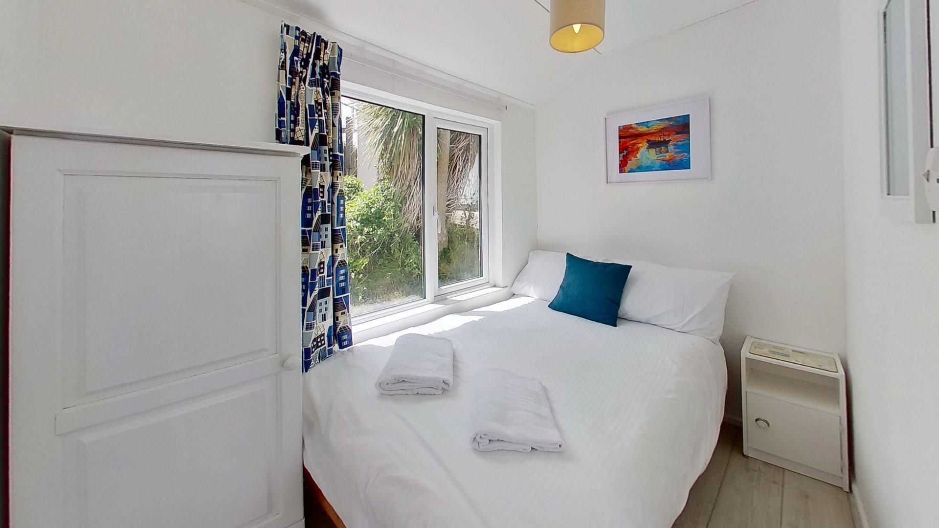 2 bedrooms, iron/ironing board, Internet, bed sheets