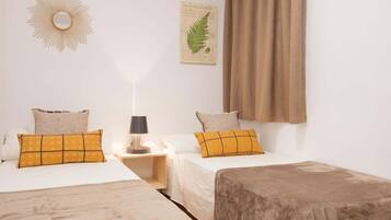 3 slaapkamers, een strijkplank/strijkijzer, internet, beddengoed