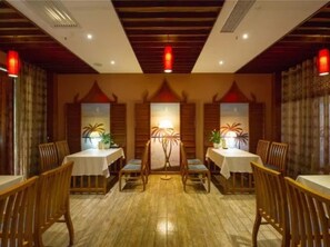 Breakfast, lunch, dinner served; local and international cuisine