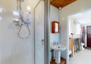 Towels - Old Range offers comfortable beachside holiday accommodation for up to four guests (Hayle)