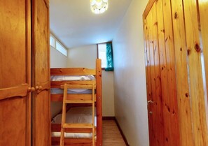 2 sovrum, strykjärn/strykbräda, internet och sängkläder