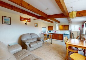 TV - Old Range offers comfortable beachside holiday accommodation for up to four guests (Hayle)