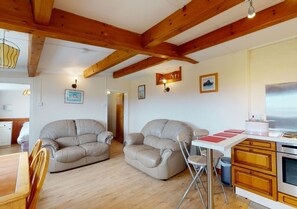 TV - Old Range offers comfortable beachside holiday accommodation for up to four guests (Hayle)