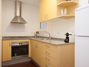 Réfrigérateur, micro-ondes, four, cafetière/bouilloire
