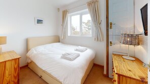 1 bedroom, iron/ironing board, bed sheets, wheelchair access