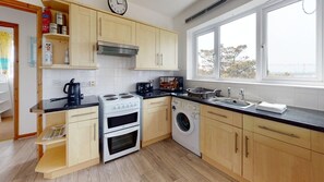 Køleskab, mikrobølgeovn, ovn, kogeplade