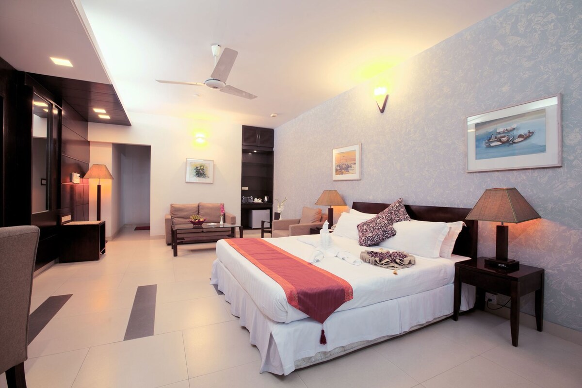 In-room safe, desk, laptop workspace, blackout curtains