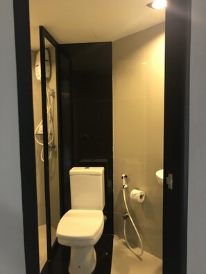 淋浴設備、免費盥洗用品、毛巾