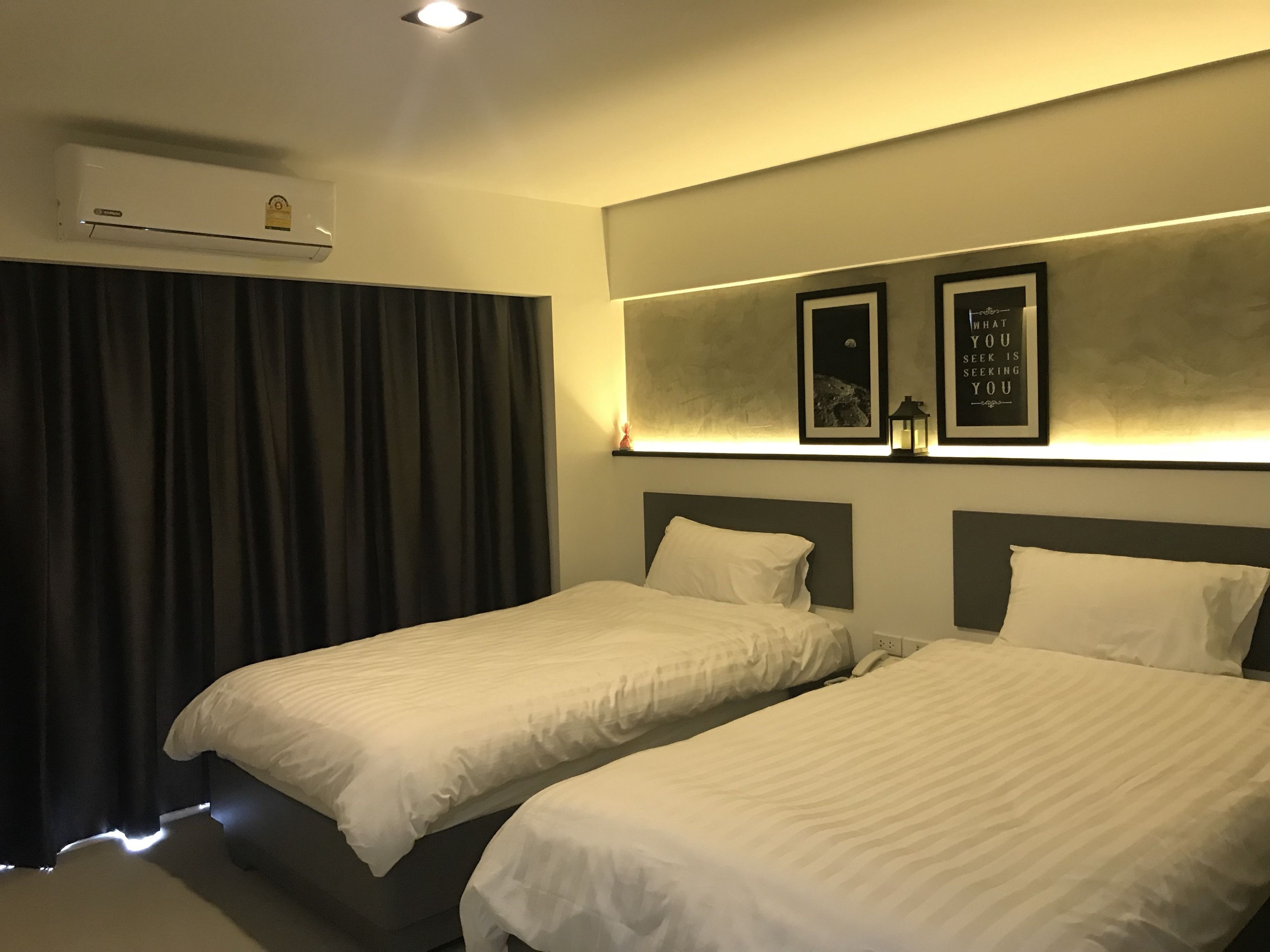 標準雙床房 | 低過敏寢具、獨特裝潢、書桌、遮光布/窗簾