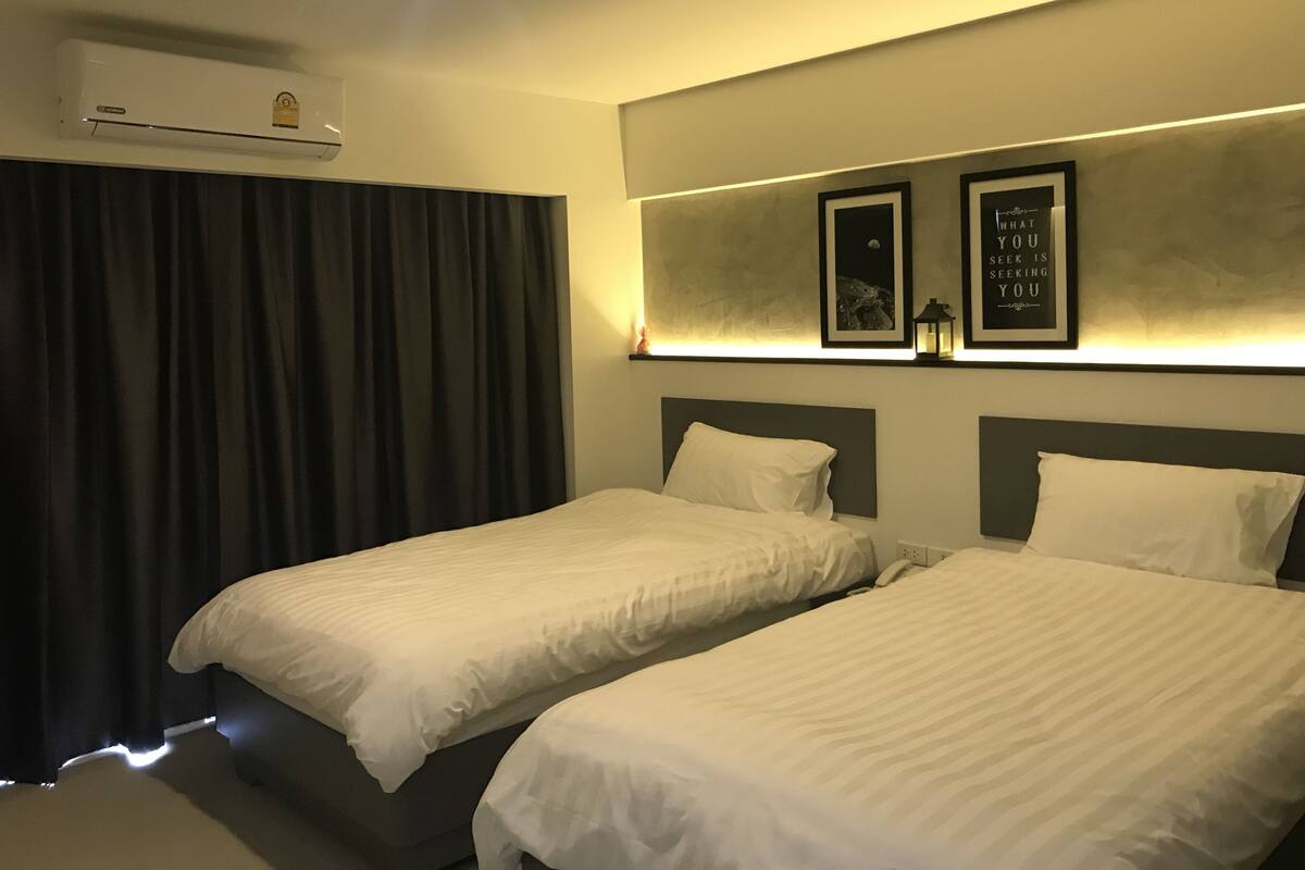 標準雙床房 | 低過敏寢具、獨特裝潢、書桌、遮光布/窗簾