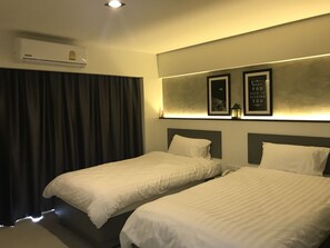 標準雙床房 | 低過敏寢具、獨特裝潢、書桌、遮光布/窗簾