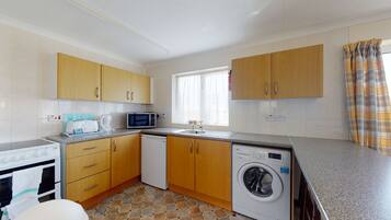 Fridge, microwave, oven