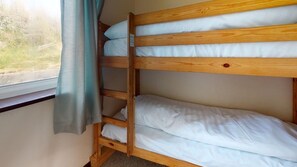 3 bedrooms, iron/ironing board, Internet, bed sheets