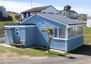 Exterior - A beachside home from home with comfortable accommodation for up to six guests (Hayle)