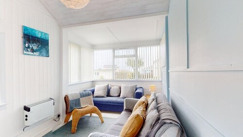 A beachside home from home with comfortable accommodation for up to six guests