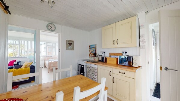 Fridge, microwave, oven, stovetop - A beachside home from home with comfortable accommodation for up to six guests (Hayle)