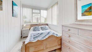 3 soverom, strykejern/-brett, internettilgang og sengetøy