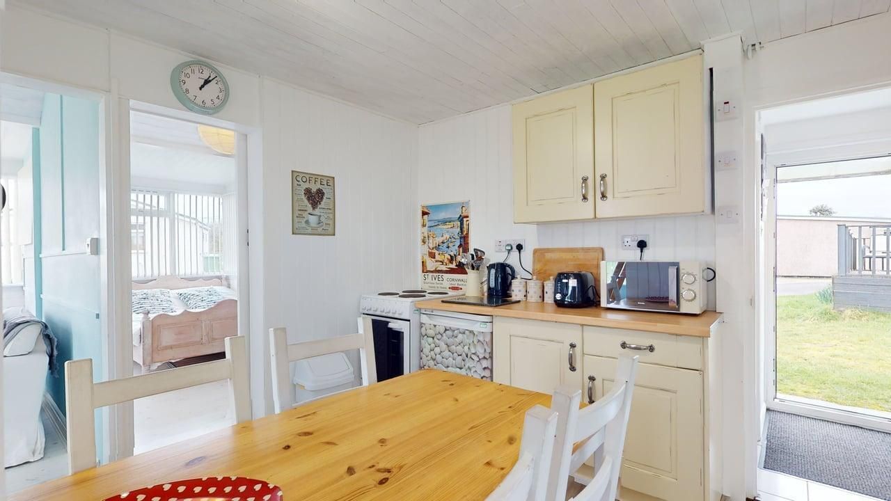 3 bedrooms, iron/ironing board, Internet, bed sheets
