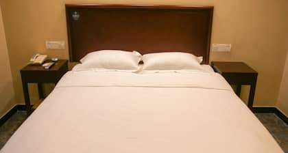 GreenTree Inn JiangSu ZhenJiang DingMao Industrial Park WoDe Square Express Hotel