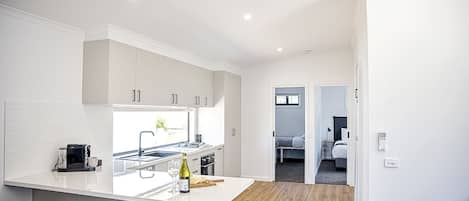 Executive Cabin | Private kitchen | Fridge, microwave, stovetop, coffee/tea maker