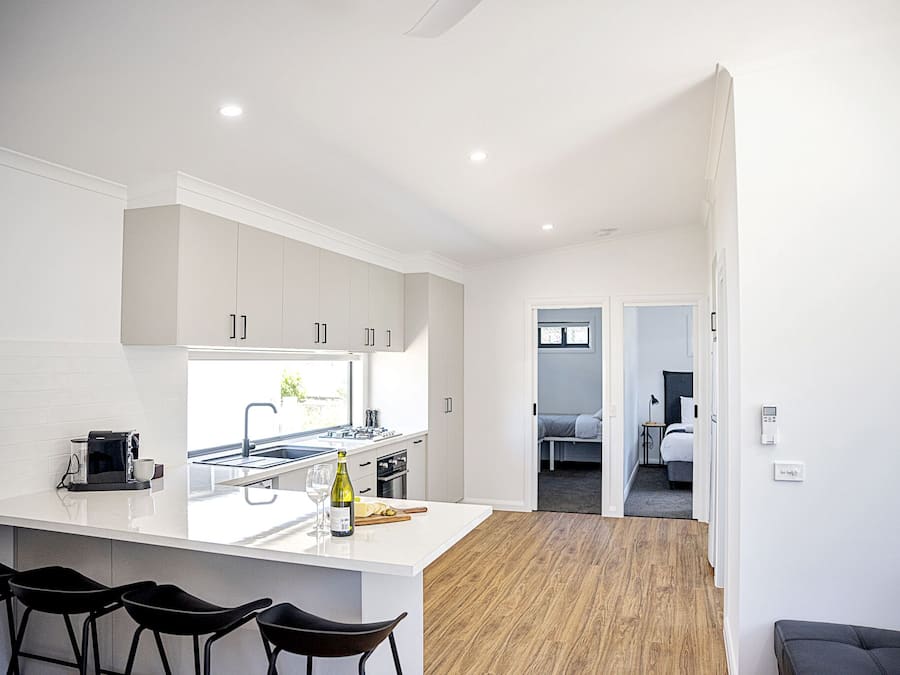 Executive Cabin | Private kitchen | Fridge, microwave, stovetop, coffee/tea maker