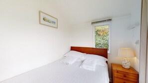 1 soverom, strykejern/-brett og sengetøy