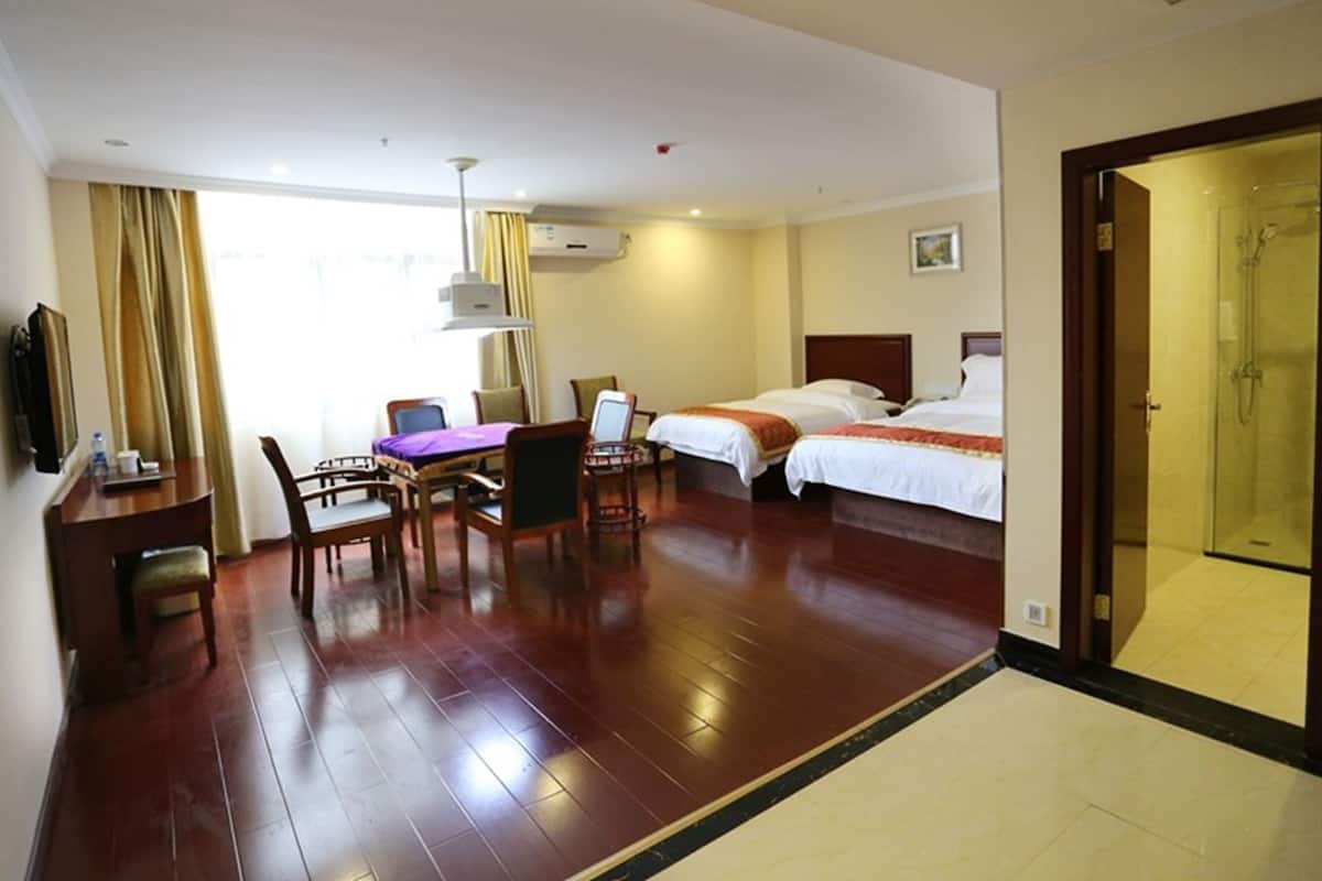 In-room safe, free WiFi