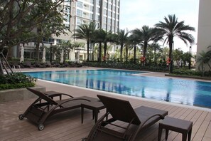 Seasonal outdoor pool, a waterfall pool