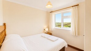 3 bedrooms, iron/ironing board, Internet, bed sheets
