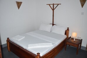 Deluxe tweepersoonskamer, uitzicht op zee | 1 slaapkamer, een kluis op de kamer, een strijkplank/strijkijzer