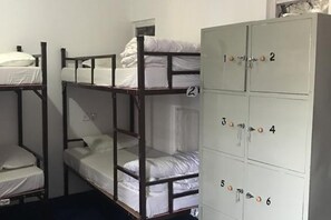 Basic-Zimmer | Schreibtisch, Bügeleisen/Bügelbrett, kostenloses WLAN