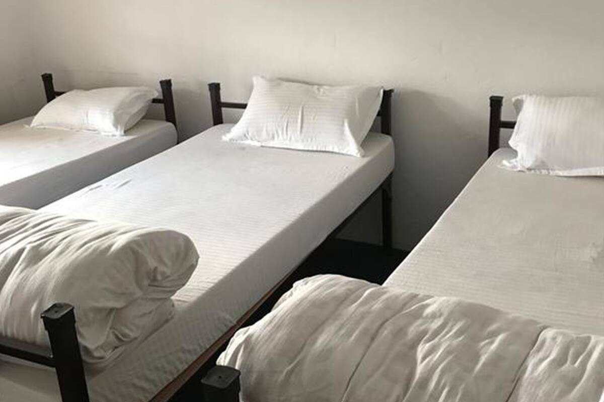 Chambre de base | Bureau, fer et planche à repasser, accès au Wi-Fi (inclus)