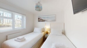 3 bedrooms, iron/ironing board, Internet, bed sheets - E29 Bonnie Bank, Riviere Towans (Hayle)