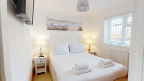 1 bedroom, iron/ironing board, Internet, bed sheets - Beautiful, far reaching views of Porthkidney beach, Hayle Estuary and Lelant (Hayle)