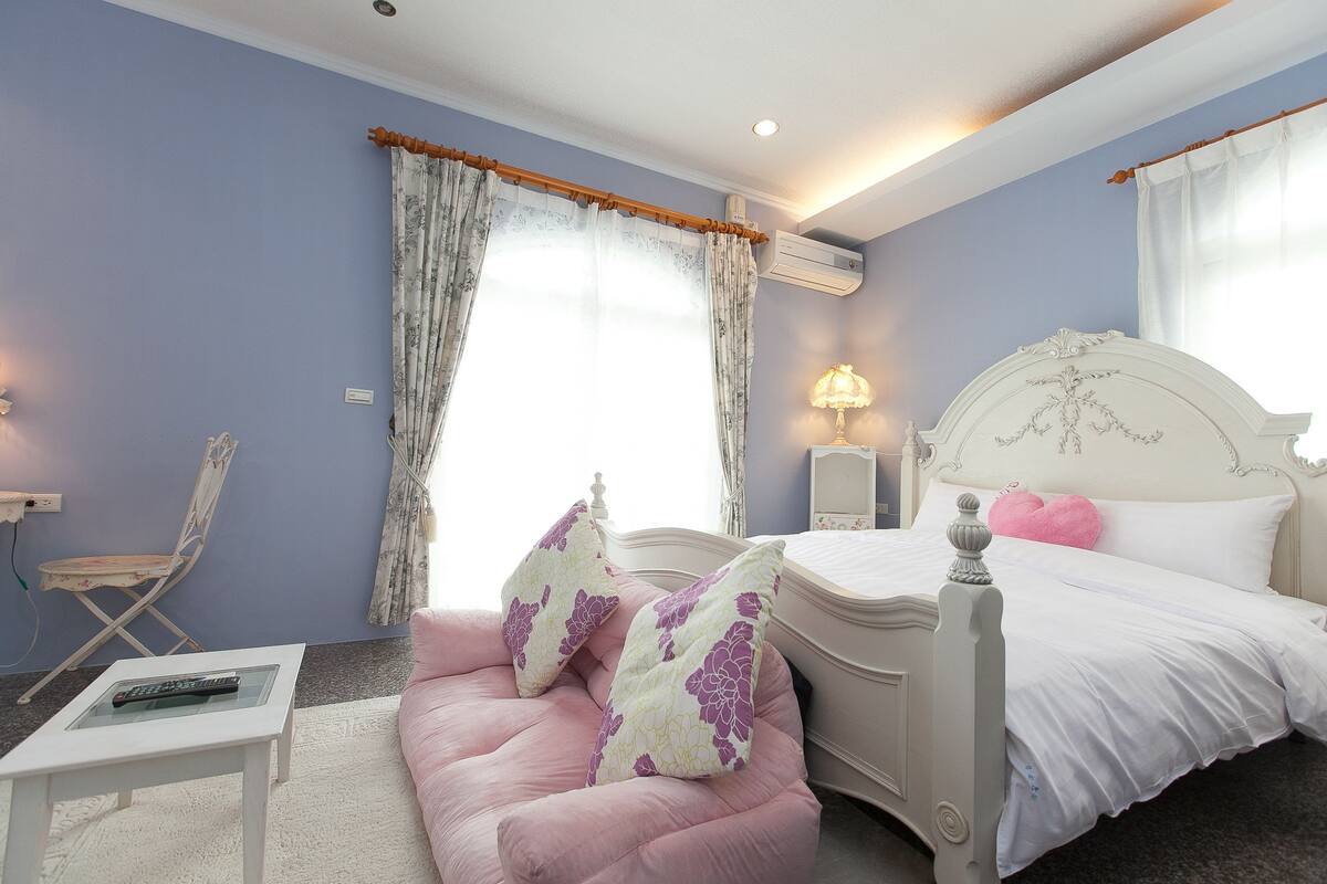 Desk, blackout curtains, rollaway beds, free WiFi