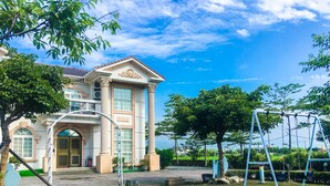 Children's play area - outdoor - Beauty Monroe Homestay (Wujie)