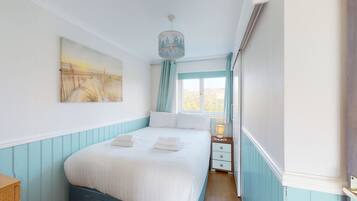 1 bedroom, iron/ironing board, internet, bed sheets