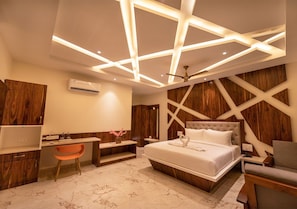 Luxury Room, 1 Queen Bed