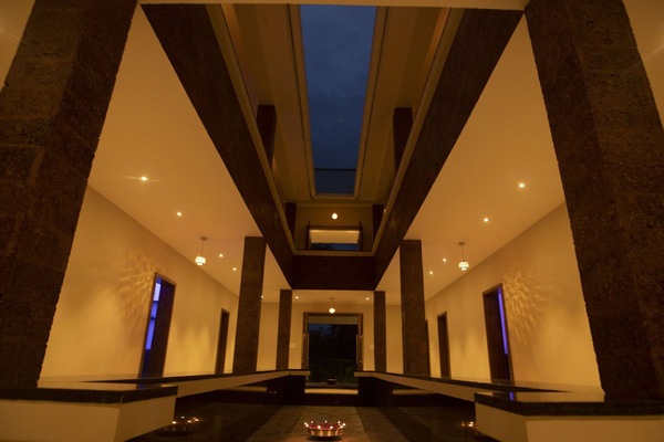 Indoor spa tub
