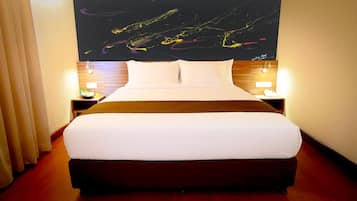 Premium bedding, minibar, desk, free WiFi