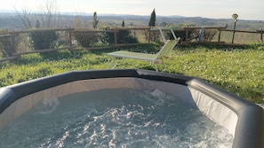Outdoor spa tub - Private villa with swimming pool and spectacular views of Siena (Casetta)