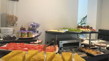 Petit déjeuner buffet servi tous les jours en supplément