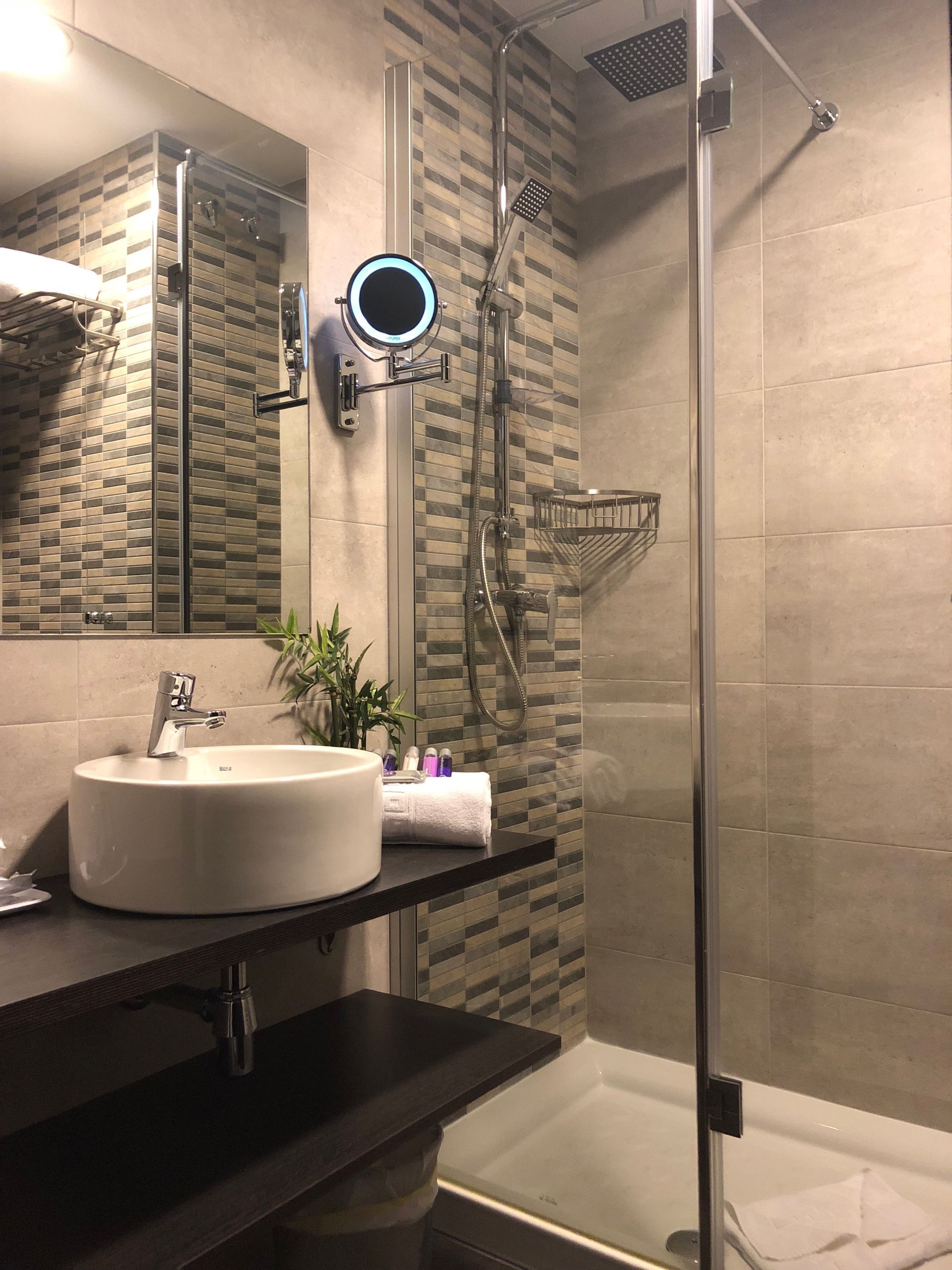 shower, free toiletries, hair dryer, towels