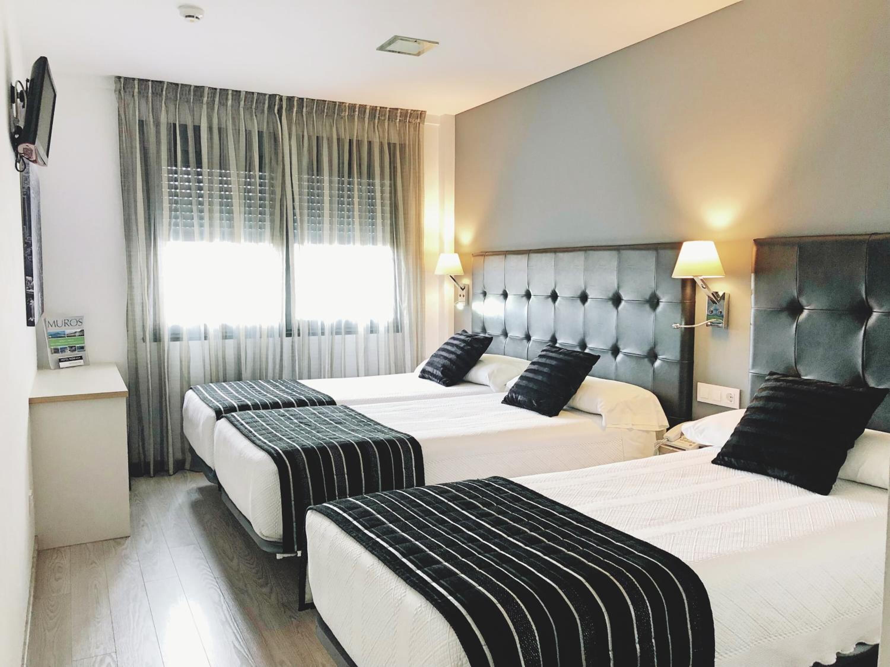 迷你吧、客房内保险箱、办公桌、遮光窗帘