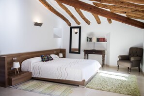 5 quartos, ferros/tábuas de passar roupa, Wi-Fi, roupa de cama