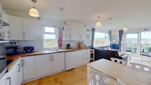 Fridge, microwave, oven, stovetop - D03 Fairways (D3), Riviere Towans (Hayle)