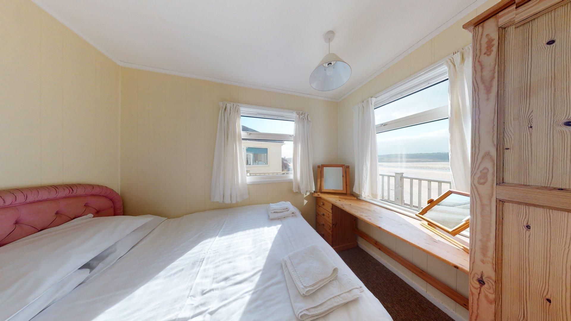 2 bedrooms, iron/ironing board, Internet, bed sheets
