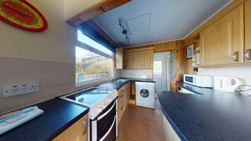 Fridge, microwave, oven