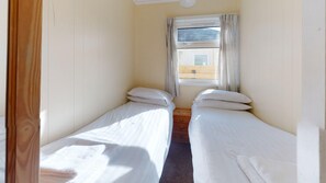 2 habitaciones, tabla de planchar con plancha, internet y ropa de cama 